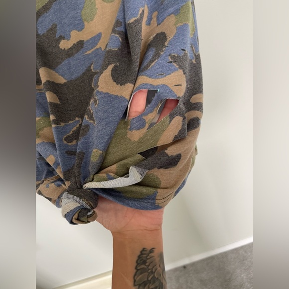 blue and green camo tank top - Picture 4 of 7